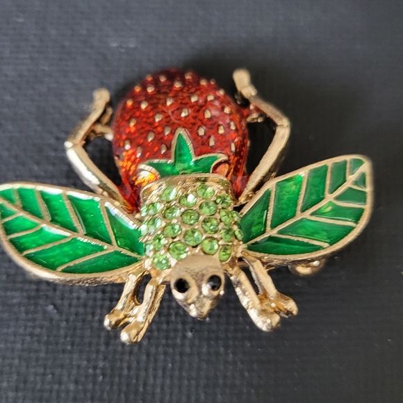 Colorful Strawberry Bee Brooch - Picture 3 of 3
